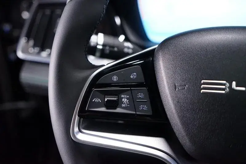 BYD Seal U 87 kWh design 36