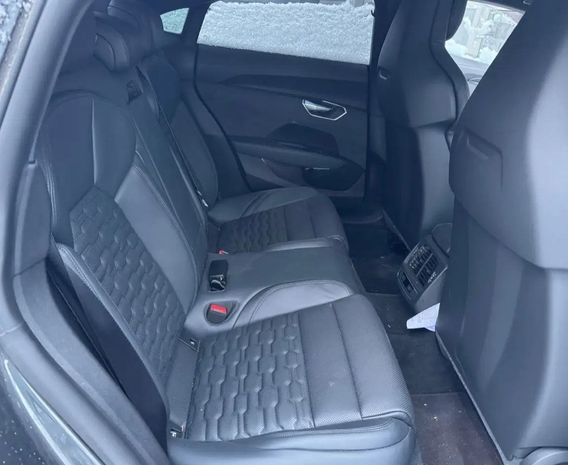 Audi e-tron GT quattro 10