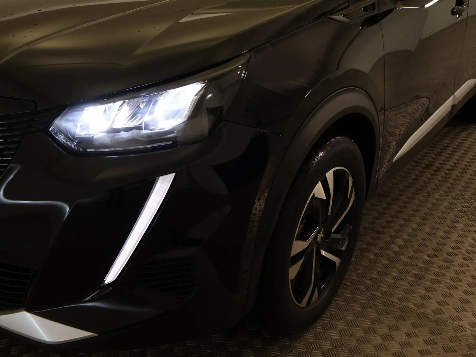 Peugeot e-2008 50 kWh Allure Pack 15