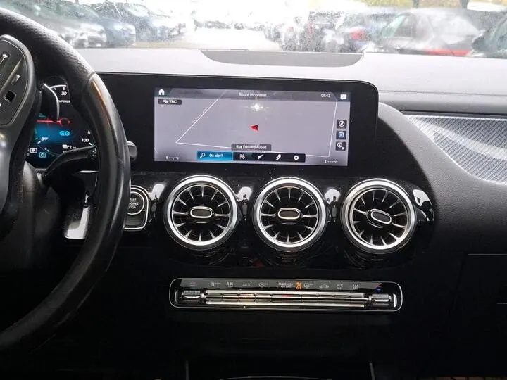 Mercedes-Benz GLA 250 e AMG Line 8