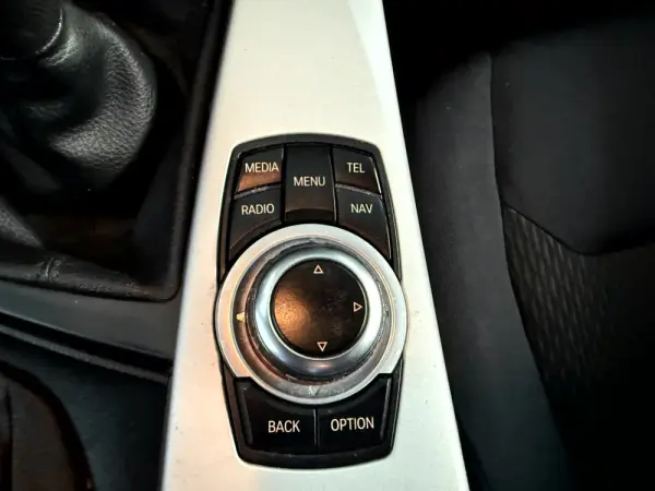 BMW 318 d Navigation 32