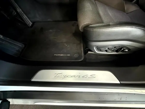 Porsche Taycan 4S 21