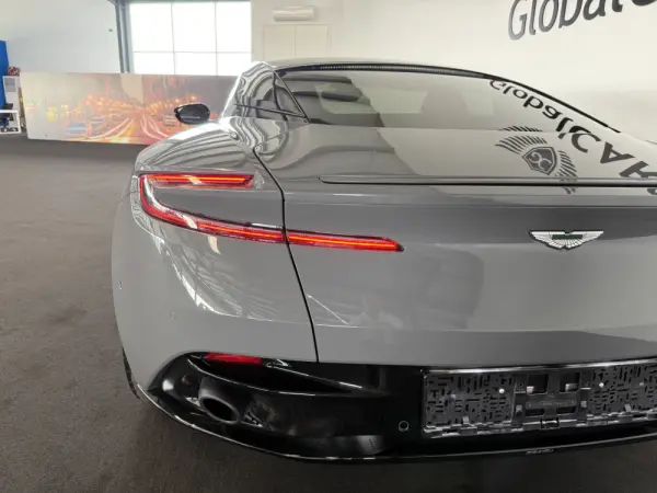 Aston Martin DB11 Coupé V8 Auto 14