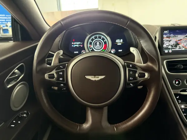 Aston Martin DB11 Coupé V8 Auto 21