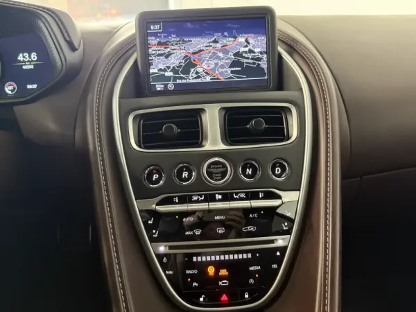 Aston Martin DB11 Coupé V8 Auto 23