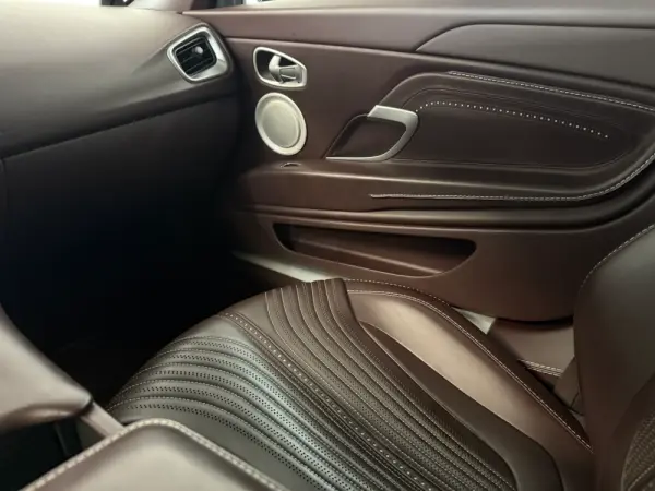 Aston Martin DB11 Coupé V8 Auto 25