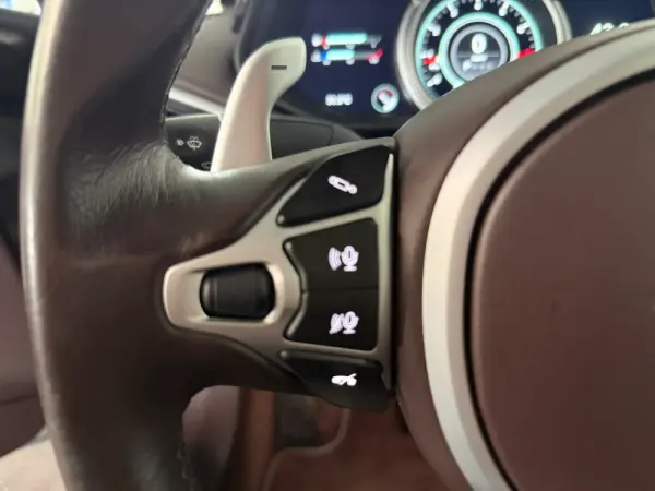 Aston Martin DB11 Coupé V8 Auto 34