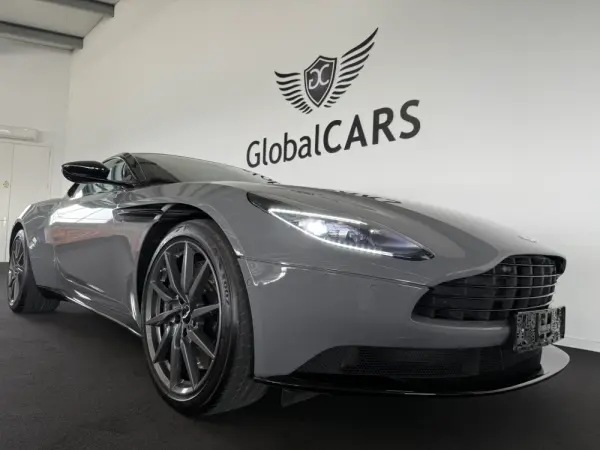 Aston Martin DB11 Coupé V8 Auto 52