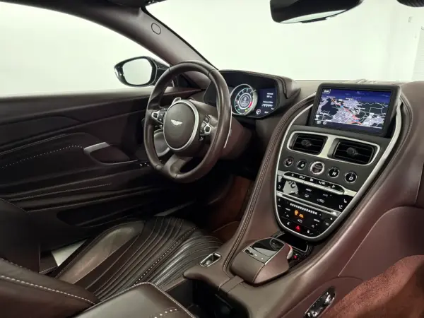 Aston Martin DB11 Coupé V8 Auto 55