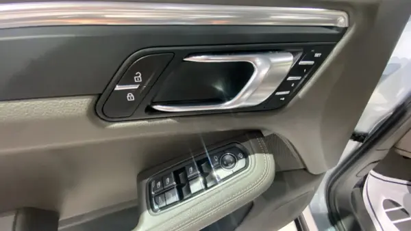 Porsche Macan Outro 22