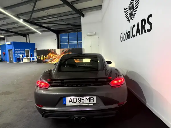 Porsche 718 Cayman 7