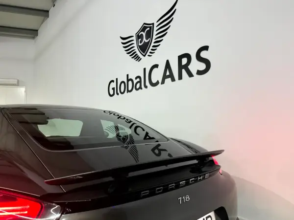 Porsche 718 Cayman 8