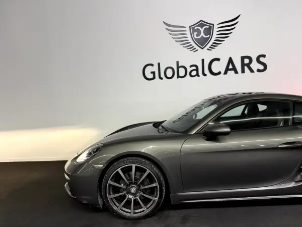 Porsche 718 Cayman 9