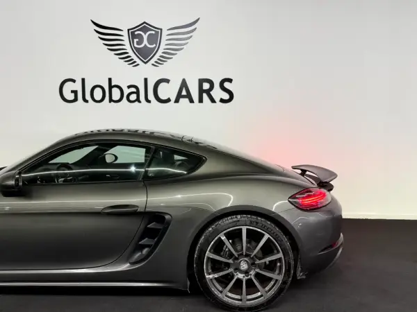Porsche 718 Cayman 10