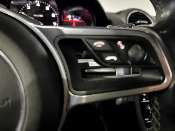 Porsche 718 Cayman 16