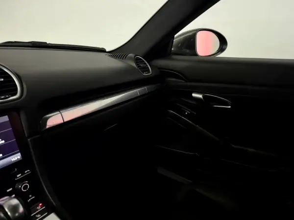 Porsche 718 Cayman 25