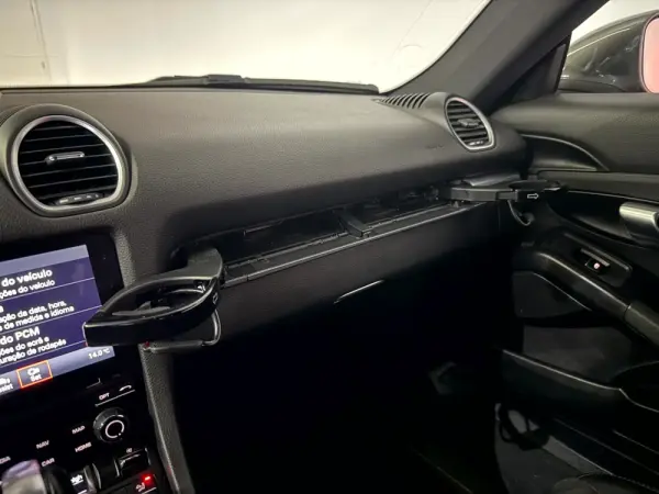 Porsche 718 Cayman 26