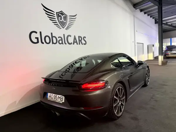 Porsche 718 Cayman 28