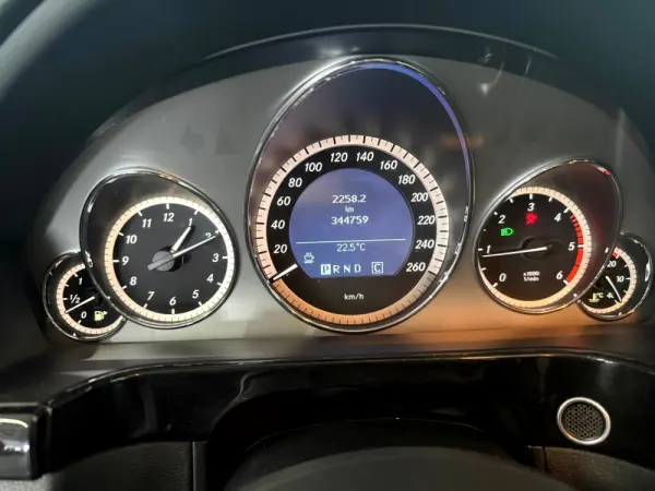 Mercedes-Benz E 250 CDi Elegance BlueEfficiency Auto. 27