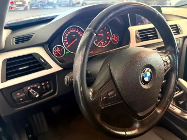 BMW 318 d Navigation 35