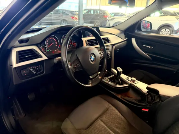 BMW 318 d Navigation 34