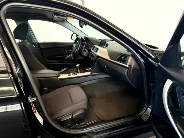 BMW 318 d Navigation 20