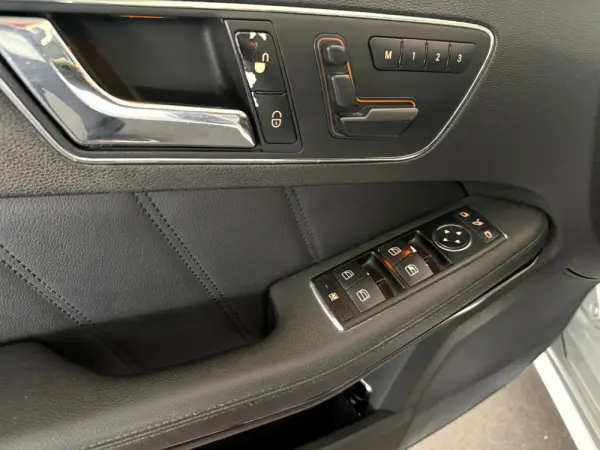 Mercedes-Benz E 250 CDi Elegance BlueEfficiency Auto. 25
