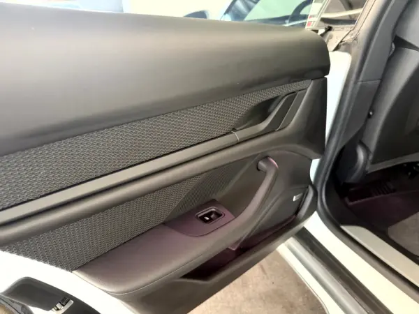 Porsche Taycan 4S 12