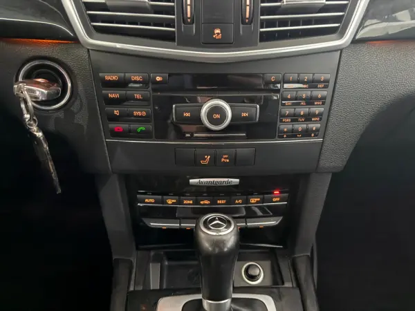 Mercedes-Benz E 250 CDi Elegance BlueEfficiency Auto. 23