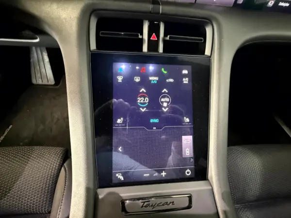 Porsche Taycan 4S 31