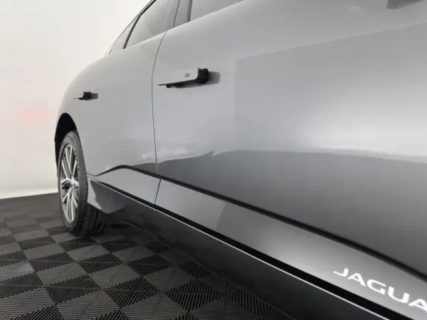 Jaguar I-Pace EV400 AWD HSE 32