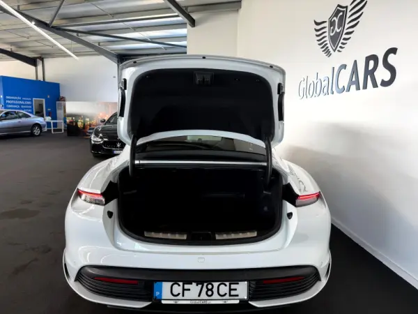 Porsche Taycan 4S 10