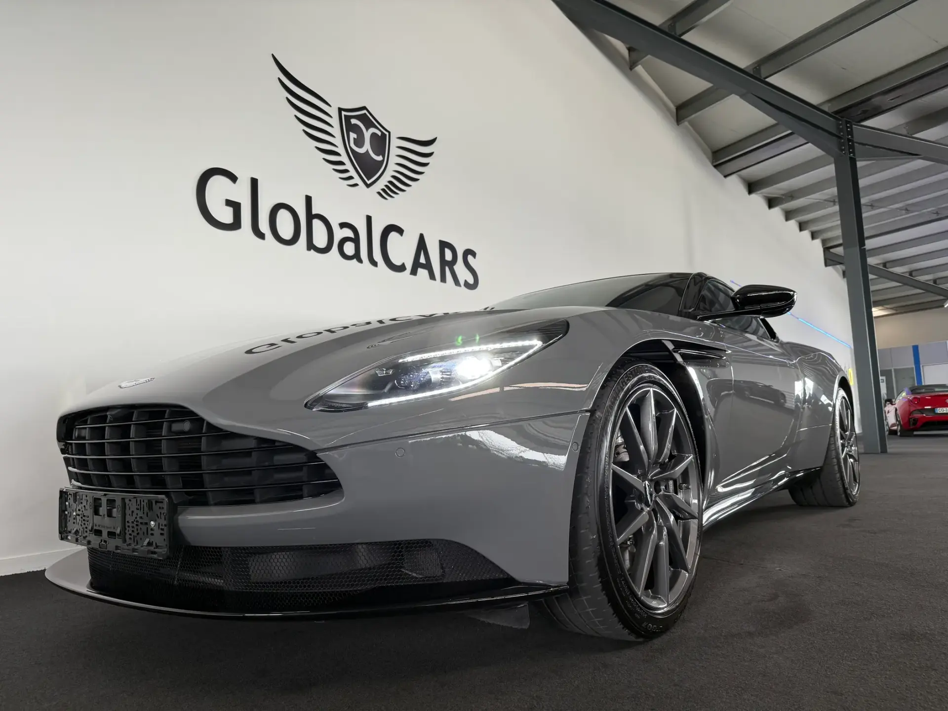 Aston Martin DB11 Coupé V8 Auto 9