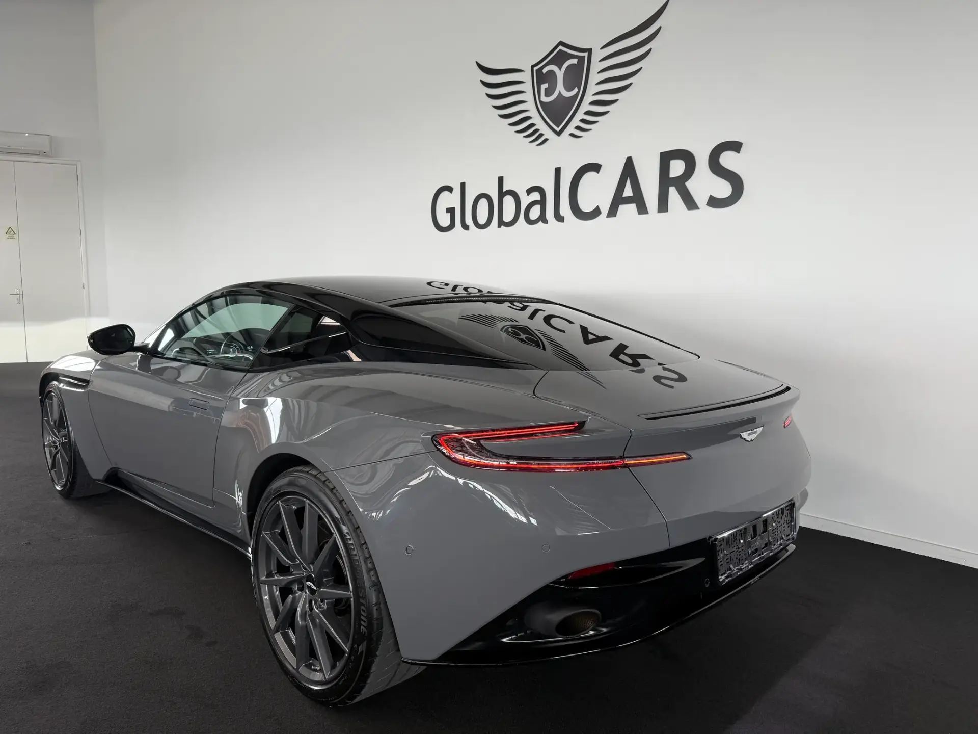 Aston Martin DB11 Coupé V8 Auto 11