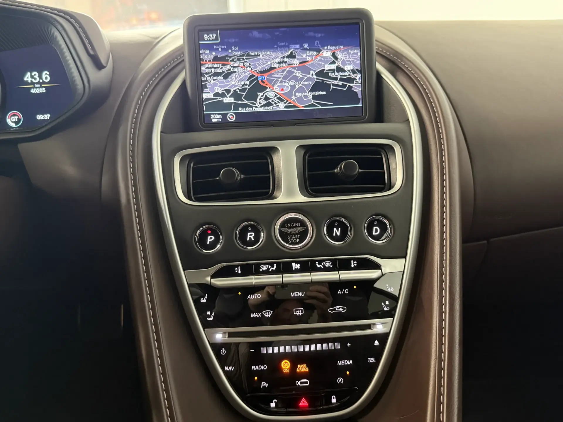 Aston Martin DB11 Coupé V8 Auto 23