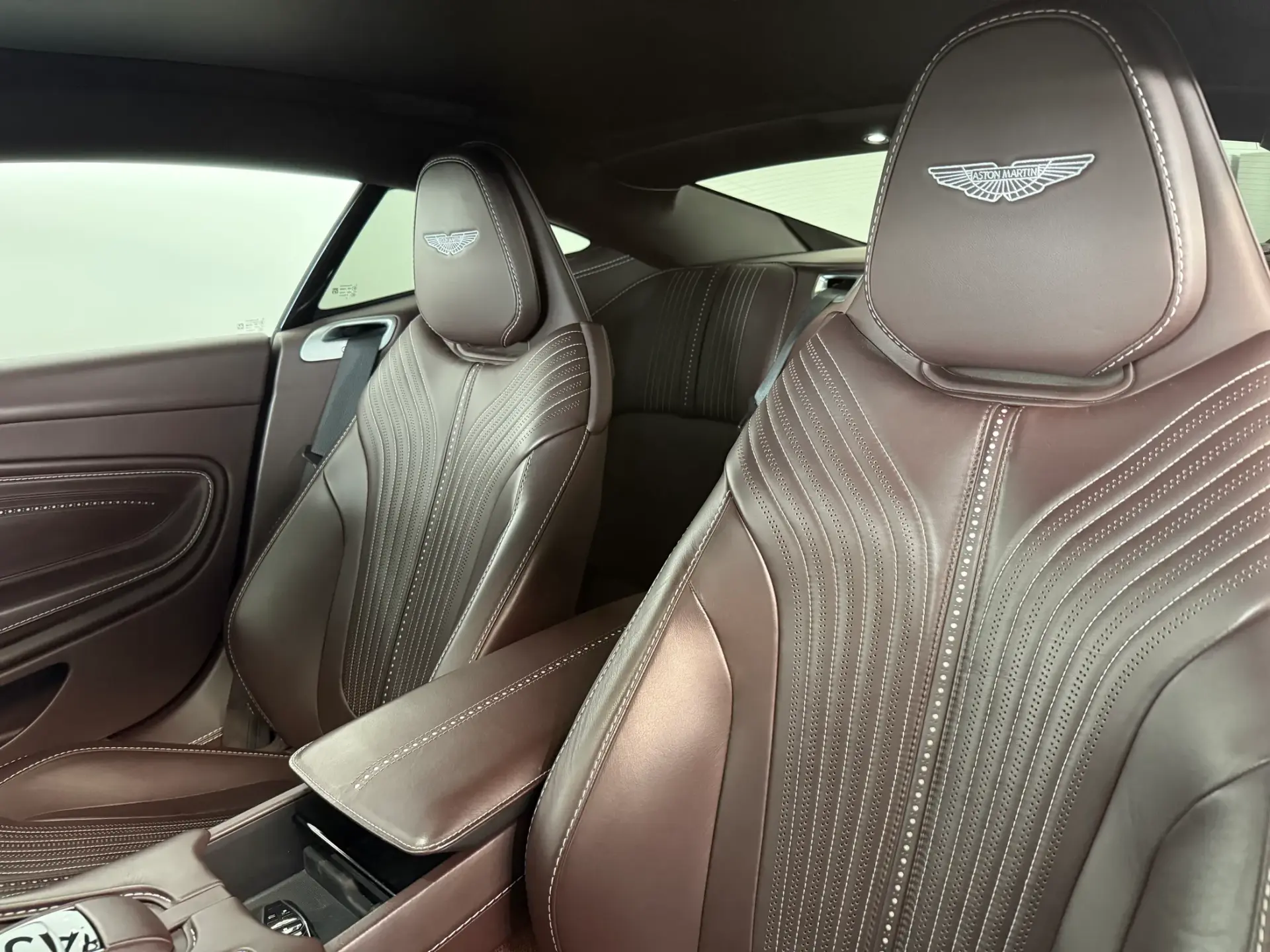 Aston Martin DB11 Coupé V8 Auto 29