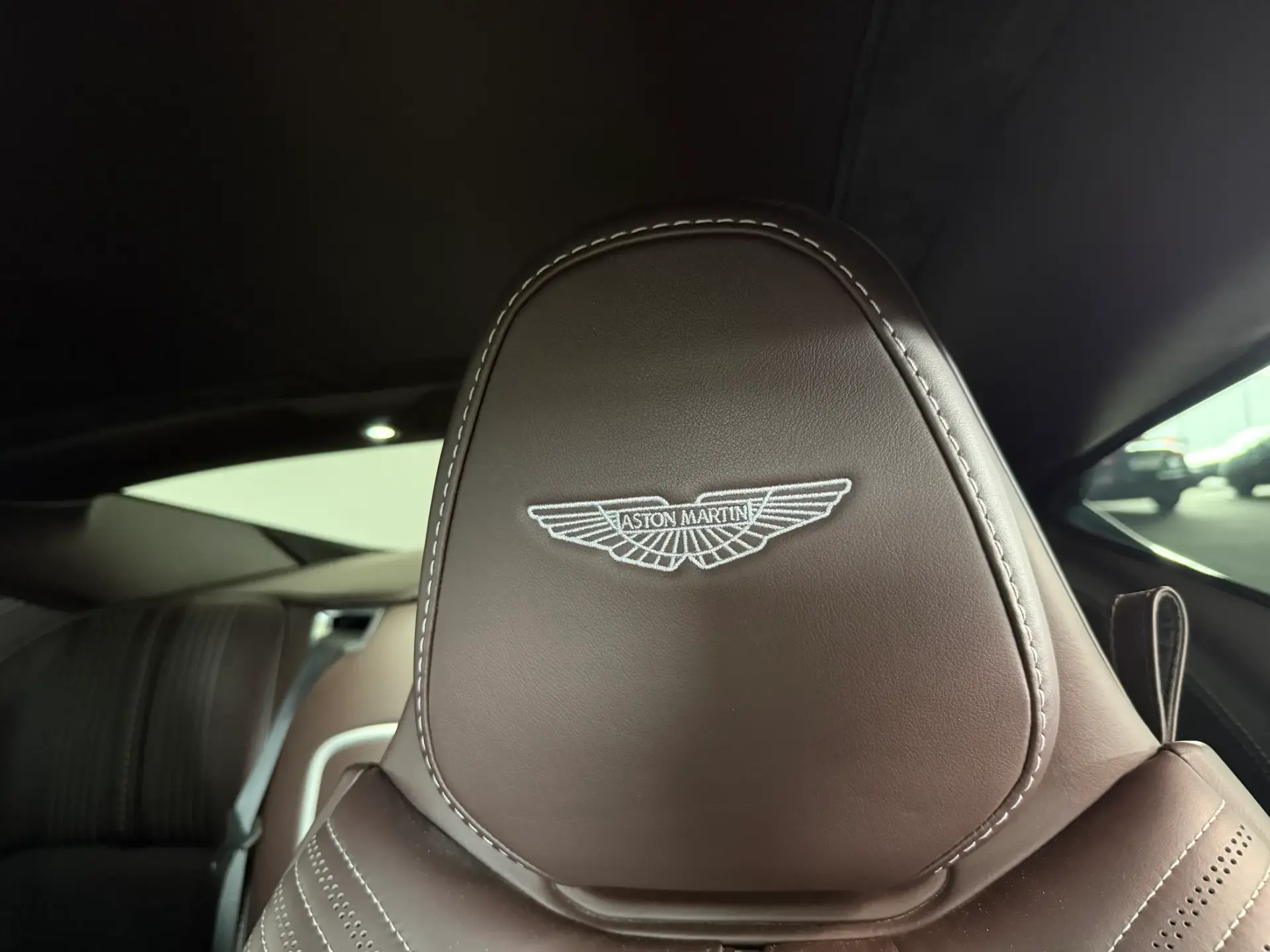 Aston Martin DB11 Coupé V8 Auto 30