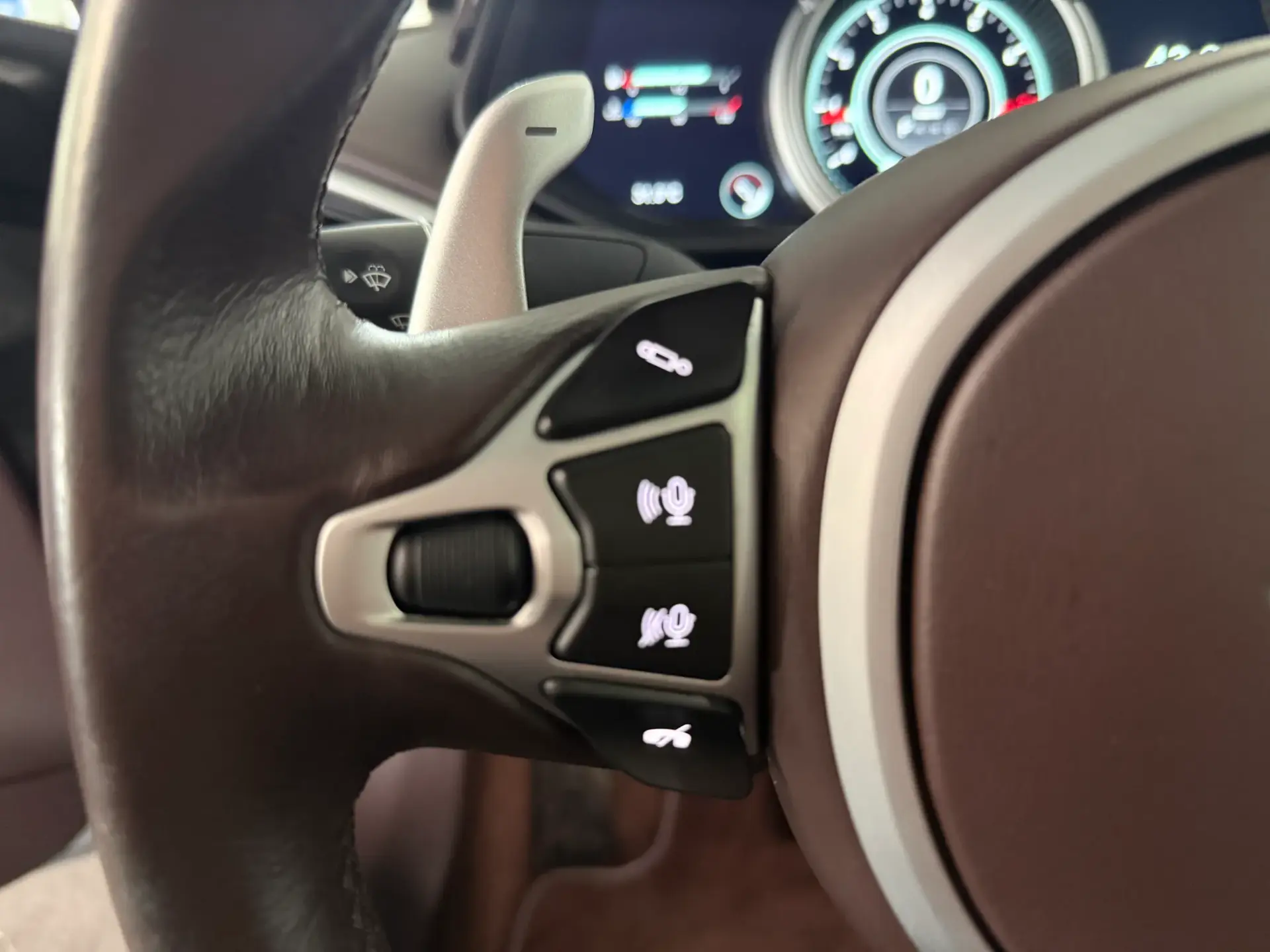 Aston Martin DB11 Coupé V8 Auto 34