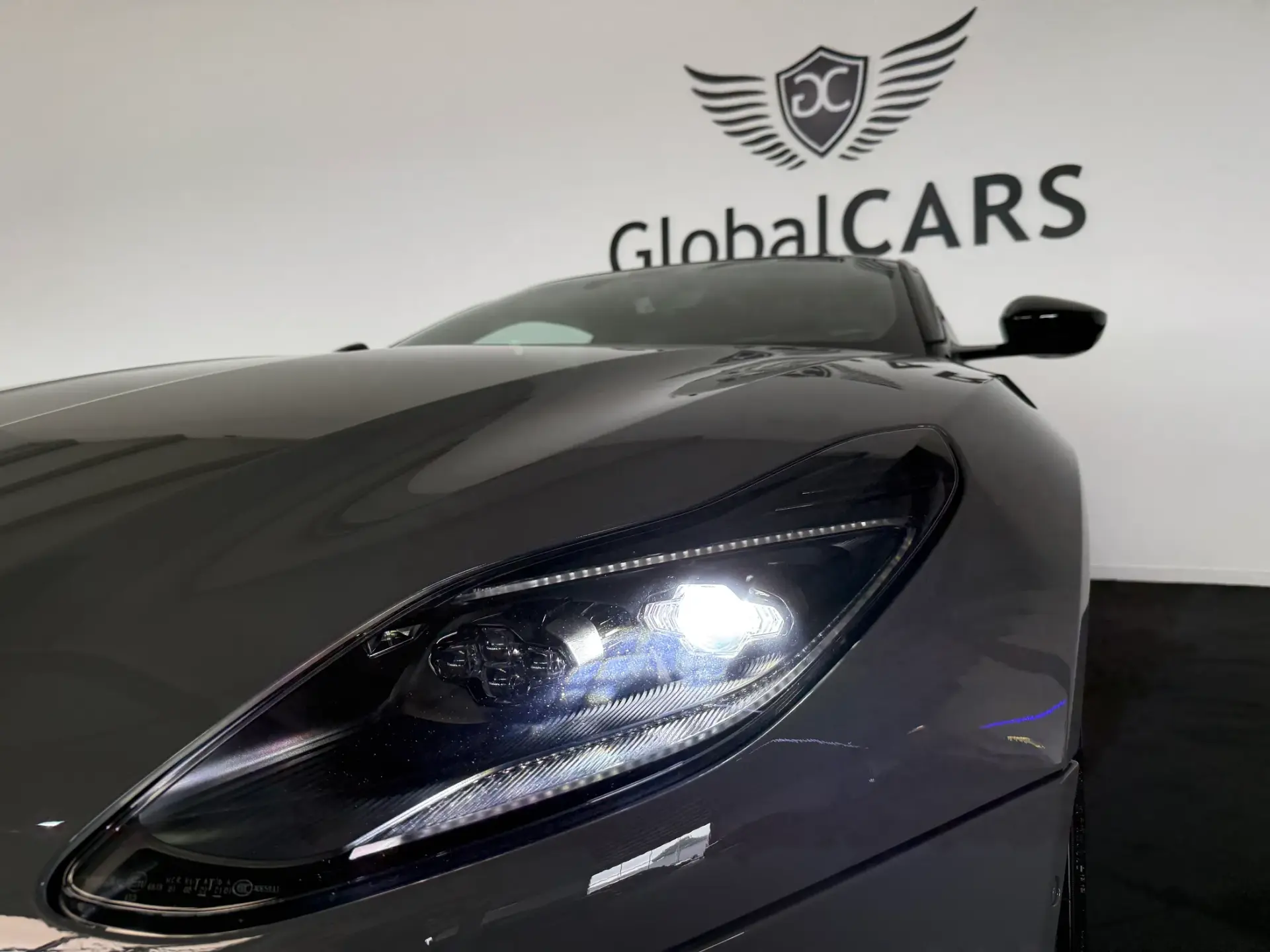 Aston Martin DB11 Coupé V8 Auto 41