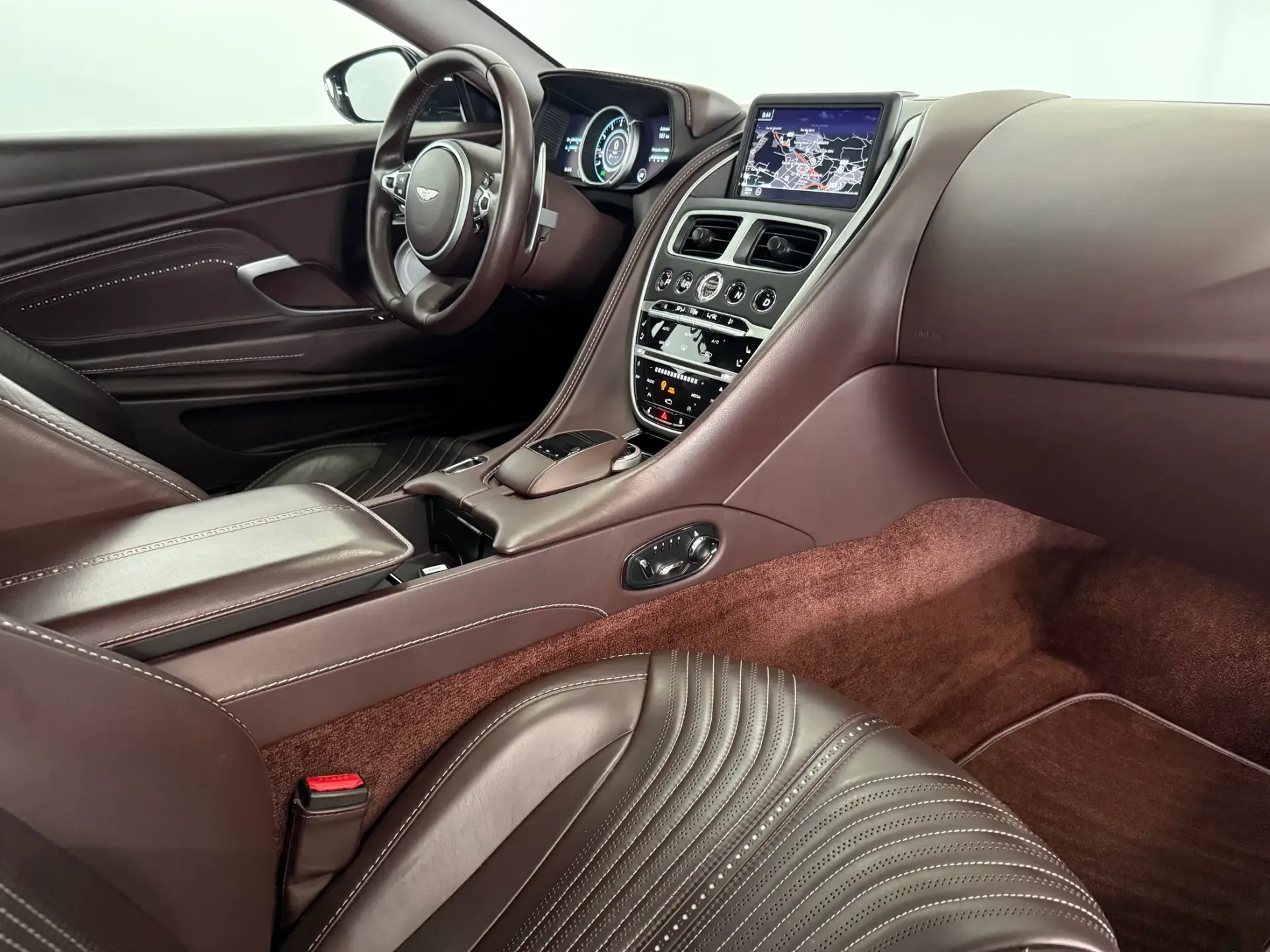 Aston Martin DB11 Coupé V8 Auto 54