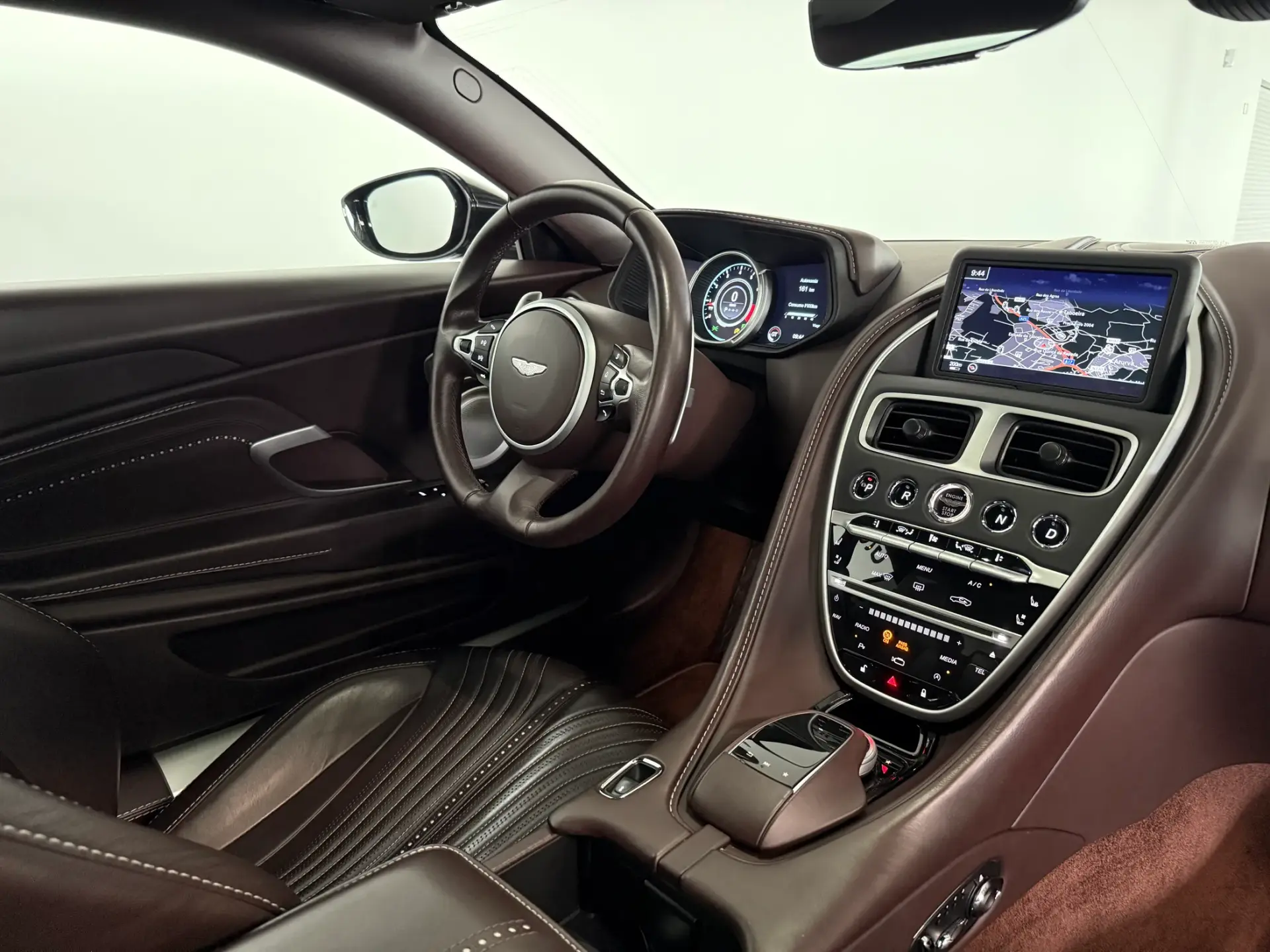 Aston Martin DB11 Coupé V8 Auto 55