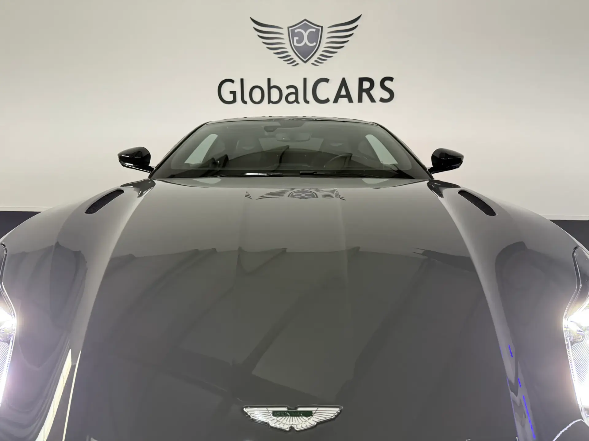 Aston Martin DB11 Coupé V8 Auto 56