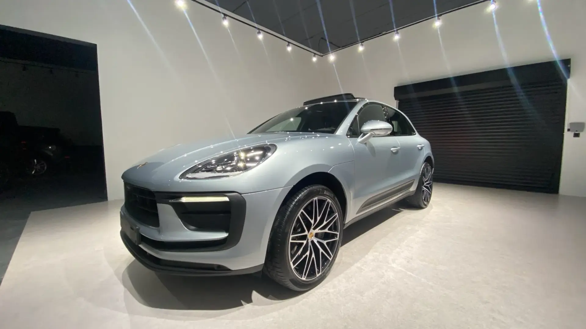 Porsche Macan Outro 1