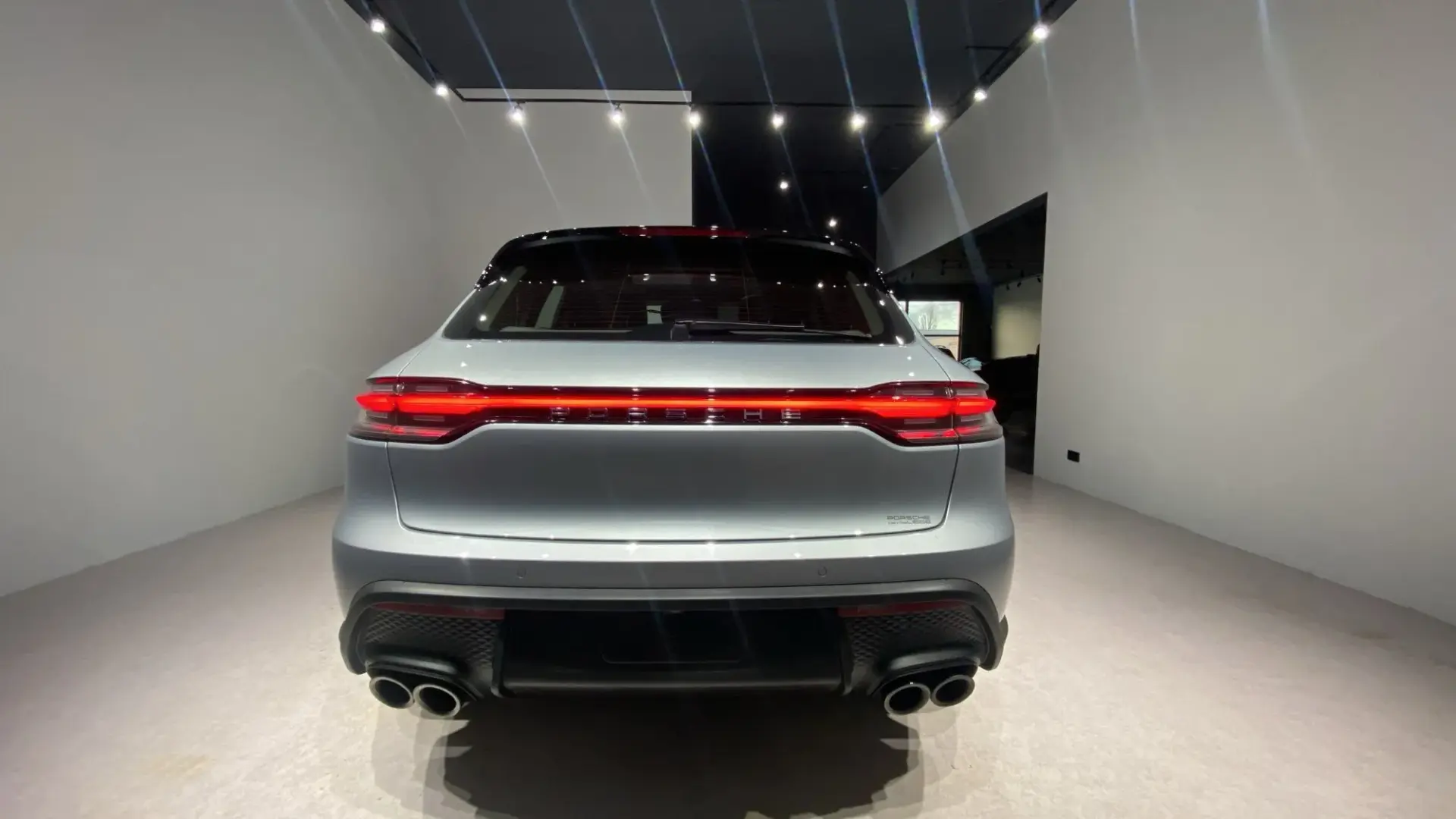 Porsche Macan Outro 11