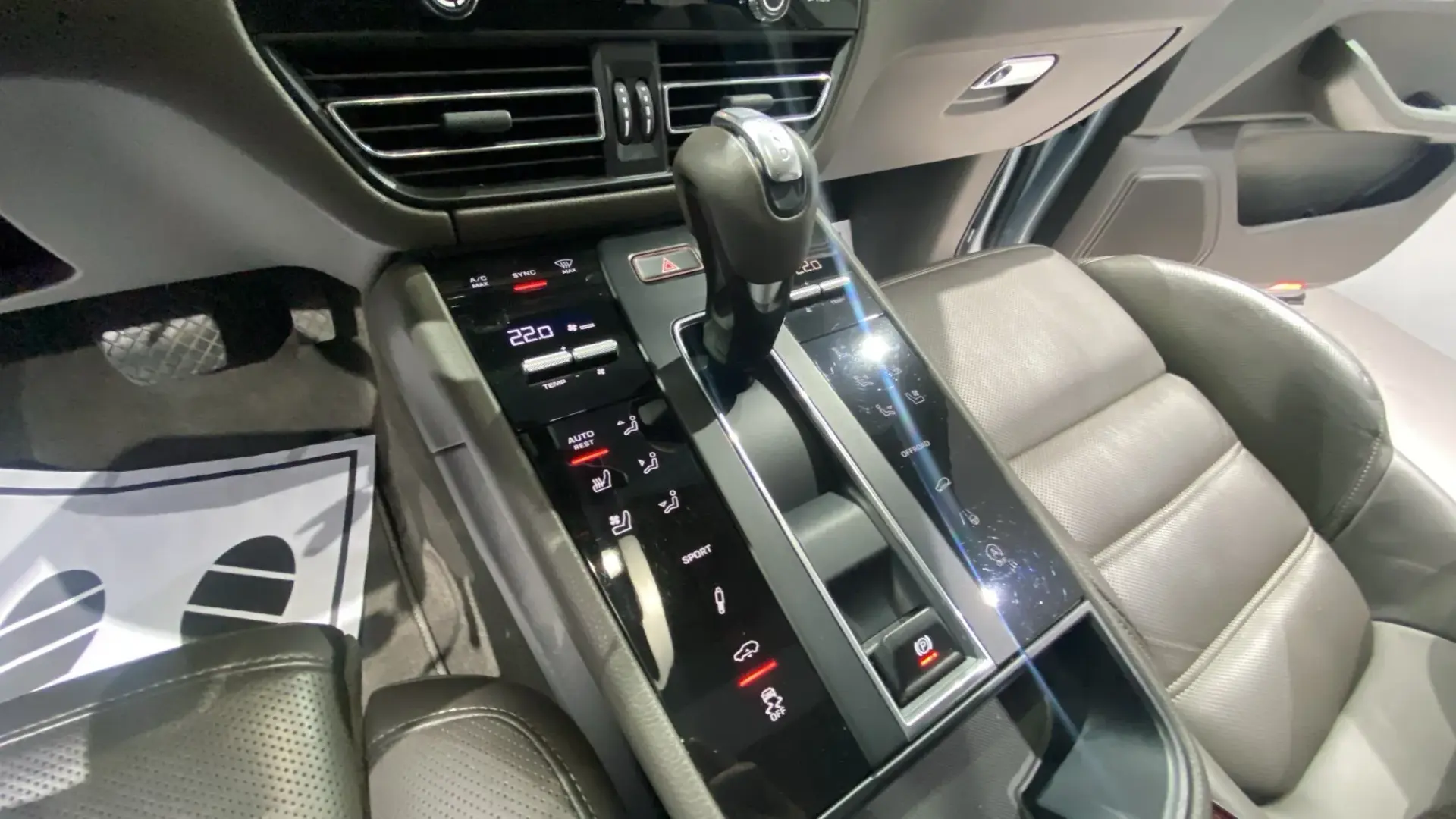 Porsche Macan Outro 32