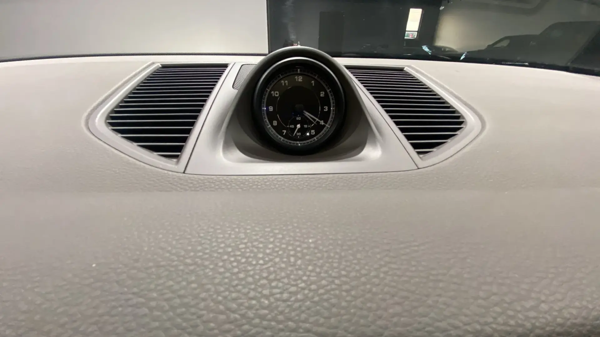 Porsche Macan Outro 34