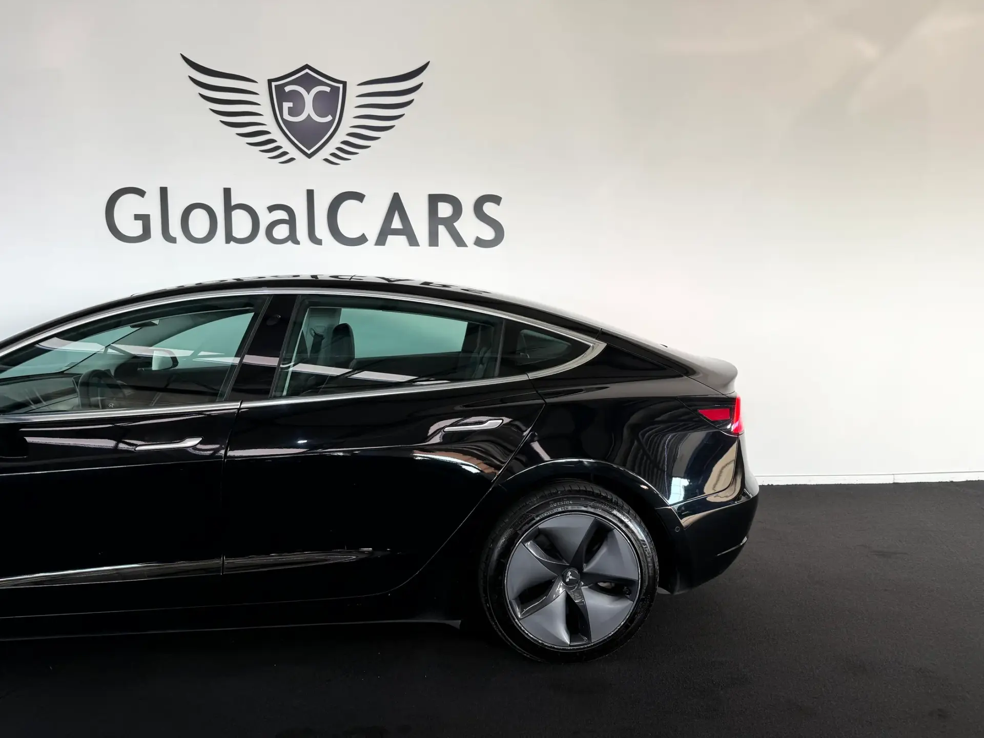 Tesla Model 3 Standard RWD Plus 6