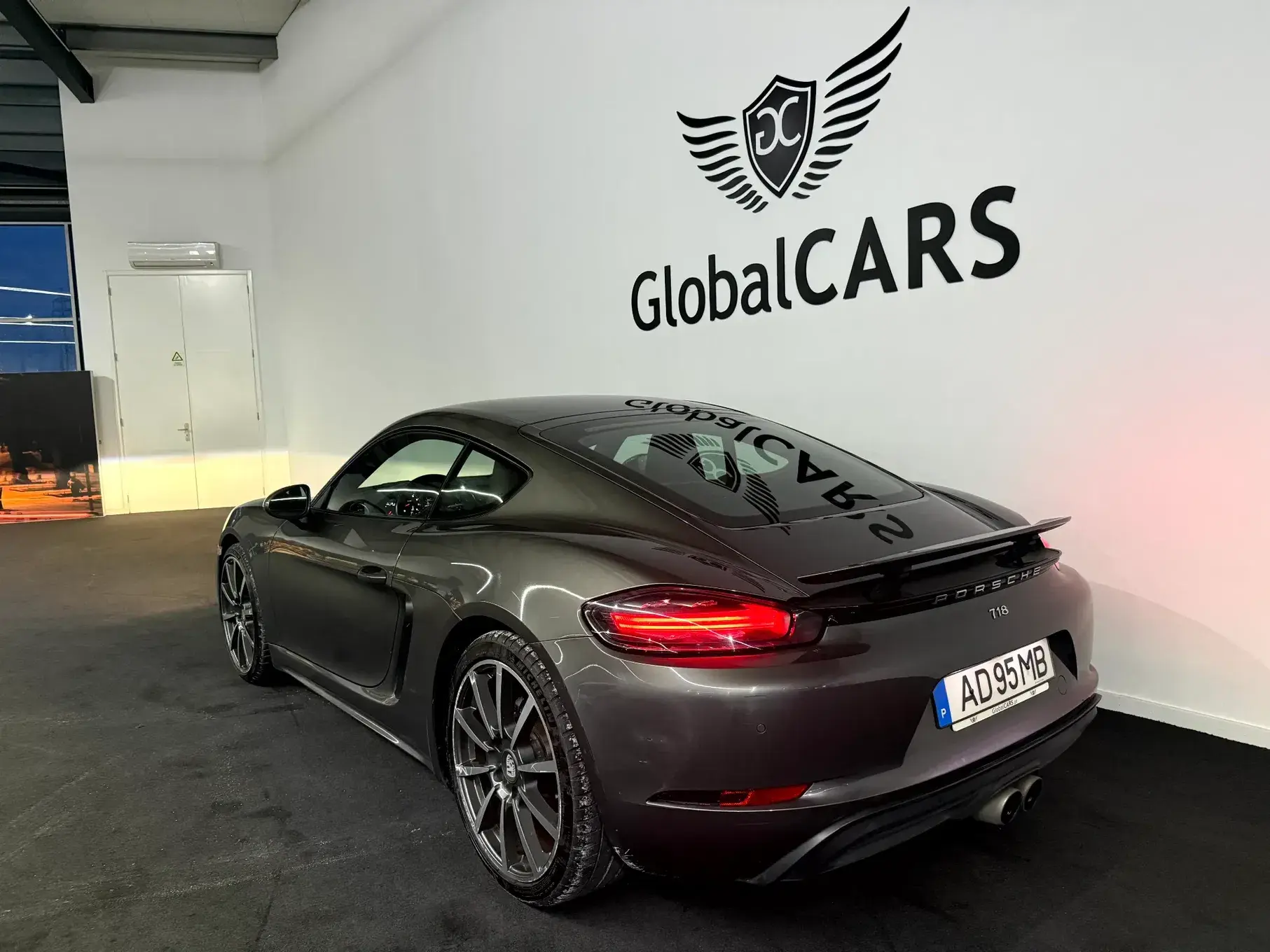 Porsche 718 Cayman 6