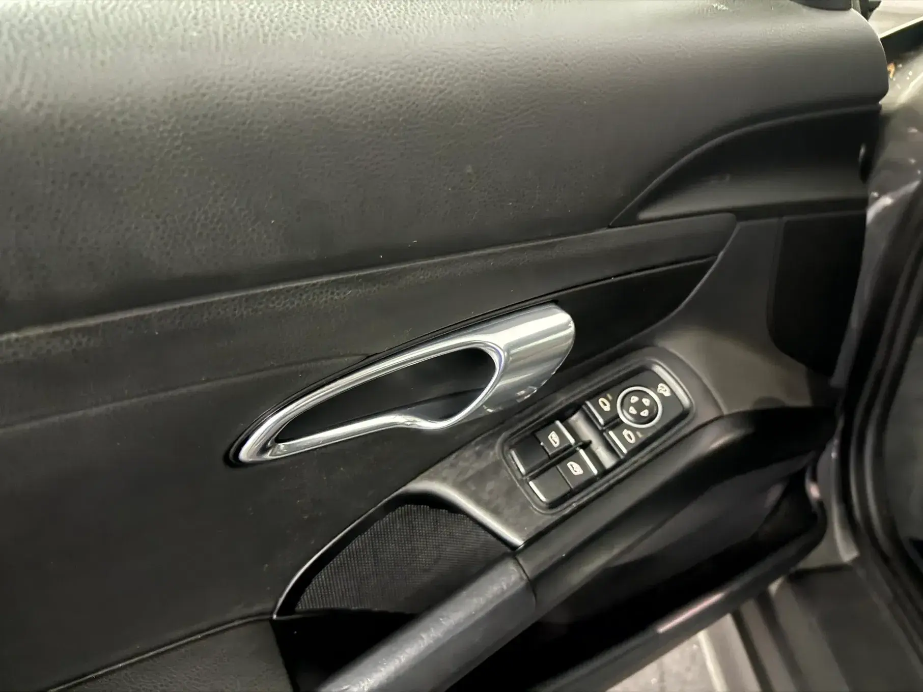 Porsche 718 Cayman 11