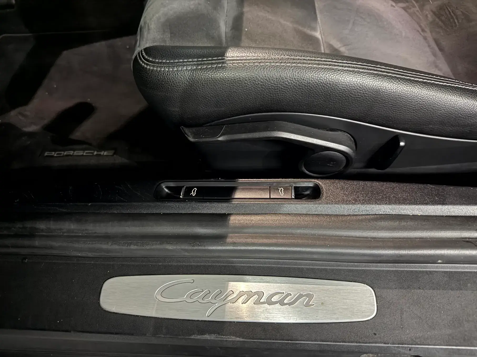 Porsche 718 Cayman 12